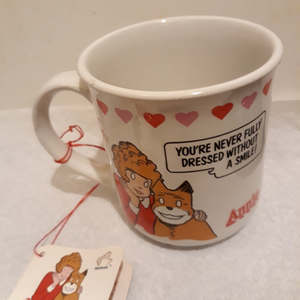Great  NWT orphan Annie mug